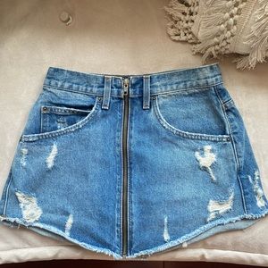 Carmar denim mini jean skirt with full zip in front size 27